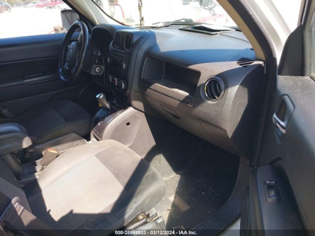 Photo 4 VIN: 1J4NT1GAXBD287600 - JEEP PATRIOT 