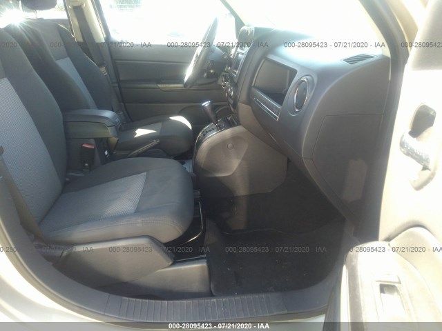 Photo 4 VIN: 1J4NT1GB0AD638182 - JEEP PATRIOT 