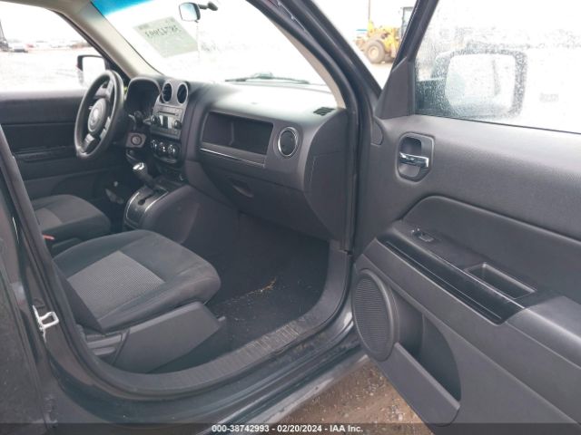 Photo 4 VIN: 1J4NT1GB4BD118696 - JEEP PATRIOT 