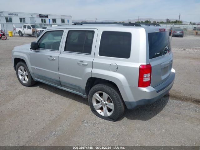 Photo 2 VIN: 1J4NT1GB5BD228348 - JEEP PATRIOT 