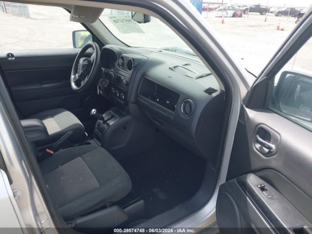 Photo 4 VIN: 1J4NT1GB5BD228348 - JEEP PATRIOT 