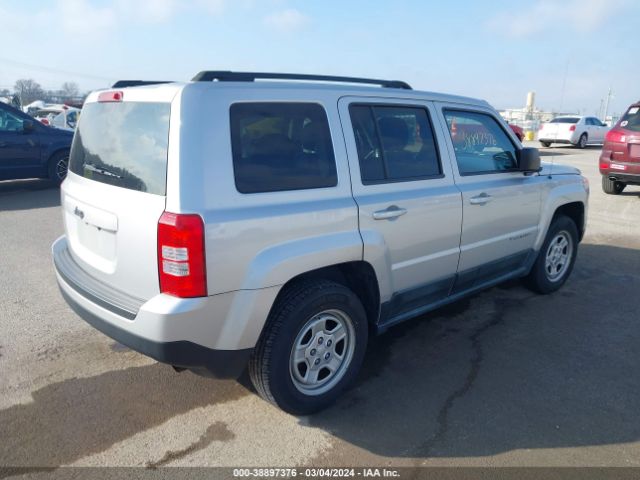 Photo 3 VIN: 1J4NT1GB8BD243359 - JEEP PATRIOT 