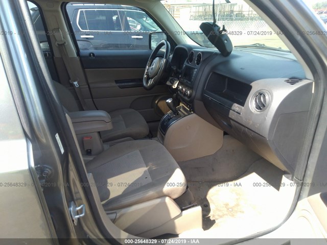 Photo 4 VIN: 1J4NT1GBXBD288559 - JEEP PATRIOT 