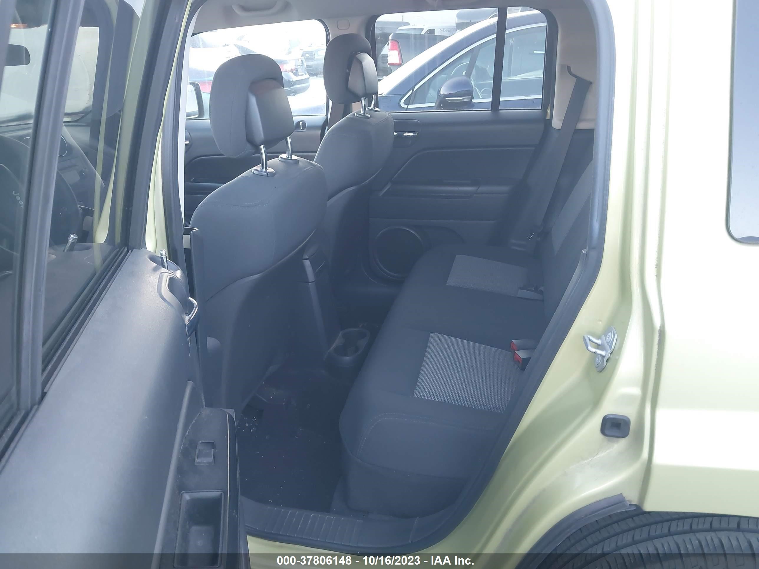 Photo 7 VIN: 1J4NT2GB1AD513858 - JEEP LIBERTY (PATRIOT) 