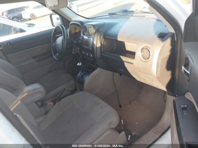 Photo 4 VIN: 1J4NT2GB5AD571214 - JEEP PATRIOT 