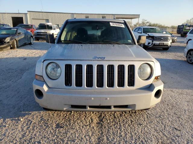 Photo 4 VIN: 1J4NT2GB6AD504086 - JEEP PATRIOT SP 