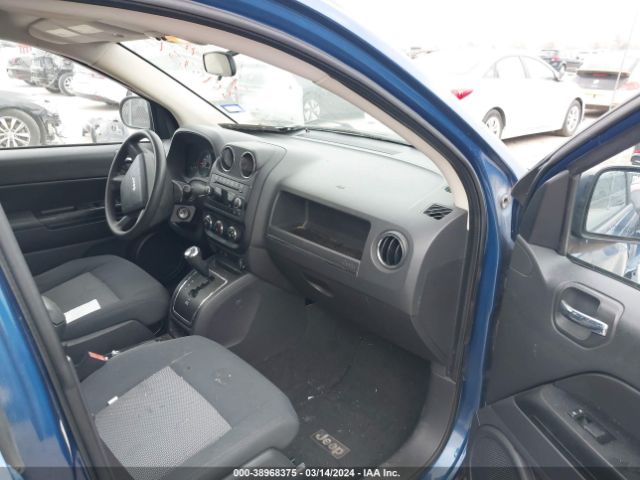 Photo 4 VIN: 1J4NT4FA2AD504803 - JEEP COMPASS 