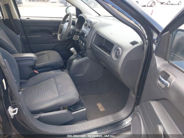 Photo 4 VIN: 1J4NT4FA5AD506948 - JEEP COMPASS 