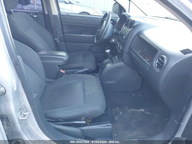 Photo 4 VIN: 1J4NT4FB0AD591674 - JEEP COMPASS 