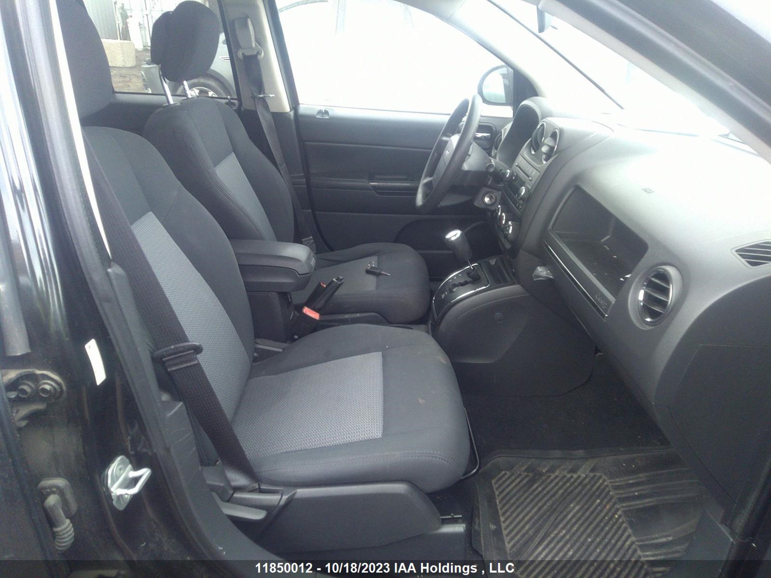 Photo 4 VIN: 1J4NT4FB1AD622768 - JEEP COMPASS 