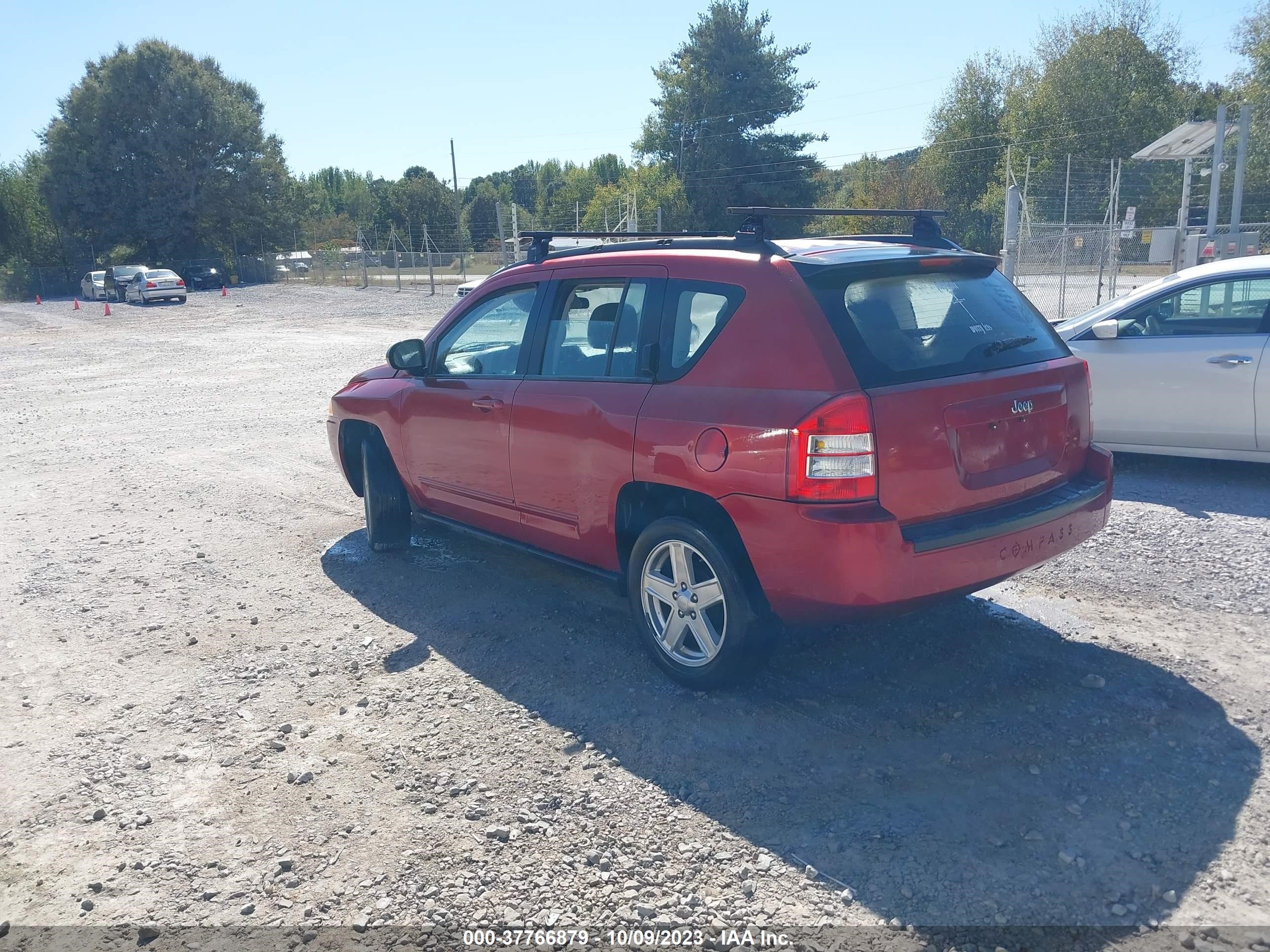 Photo 2 VIN: 1J4NT4FB3AD561097 - JEEP COMPASS 