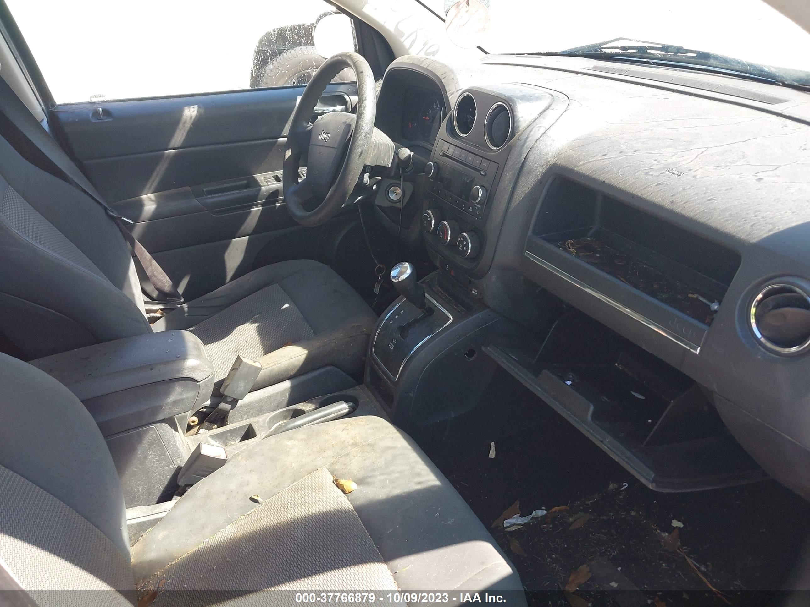 Photo 4 VIN: 1J4NT4FB3AD561097 - JEEP COMPASS 