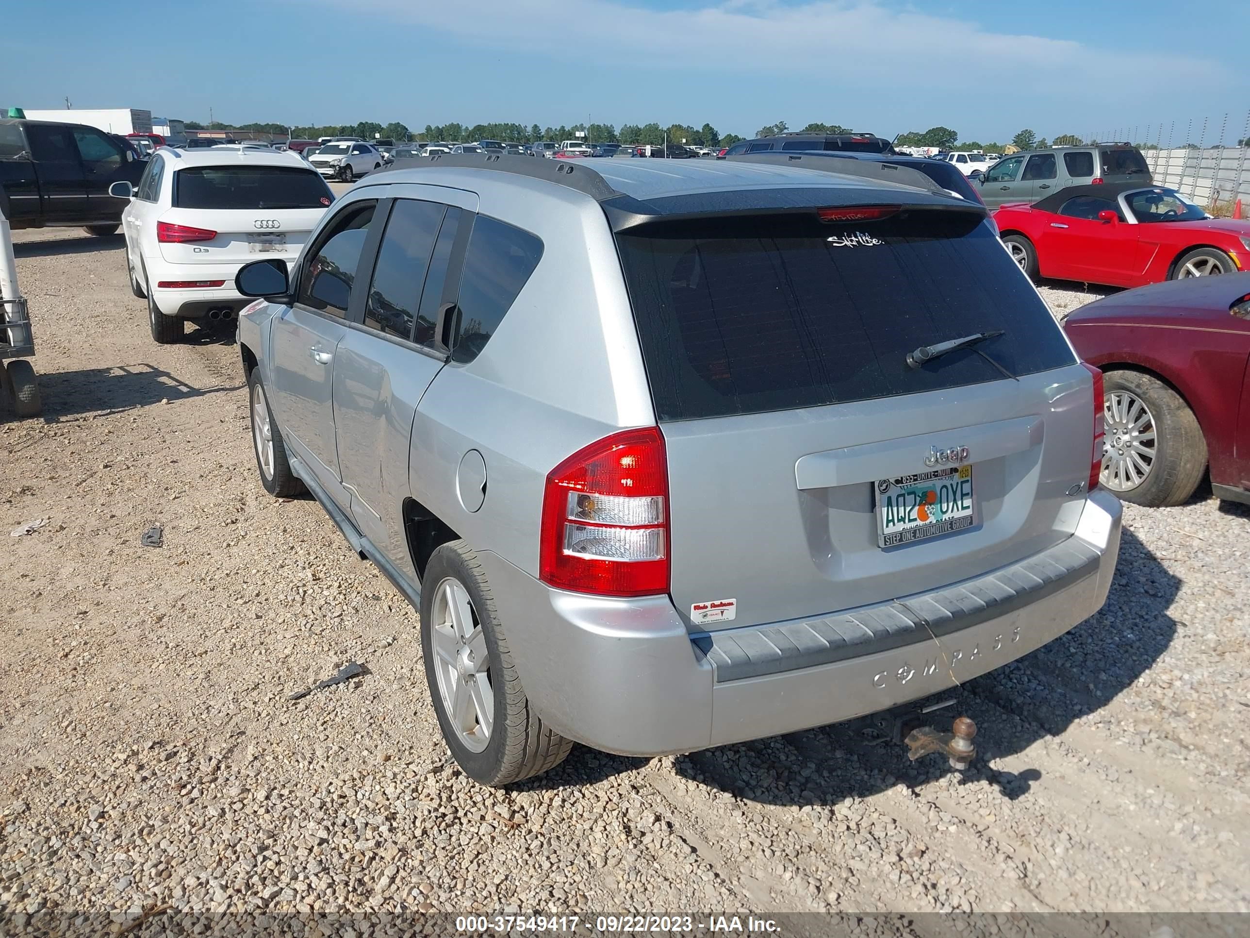 Photo 2 VIN: 1J4NT4FB3AD561102 - JEEP COMPASS 