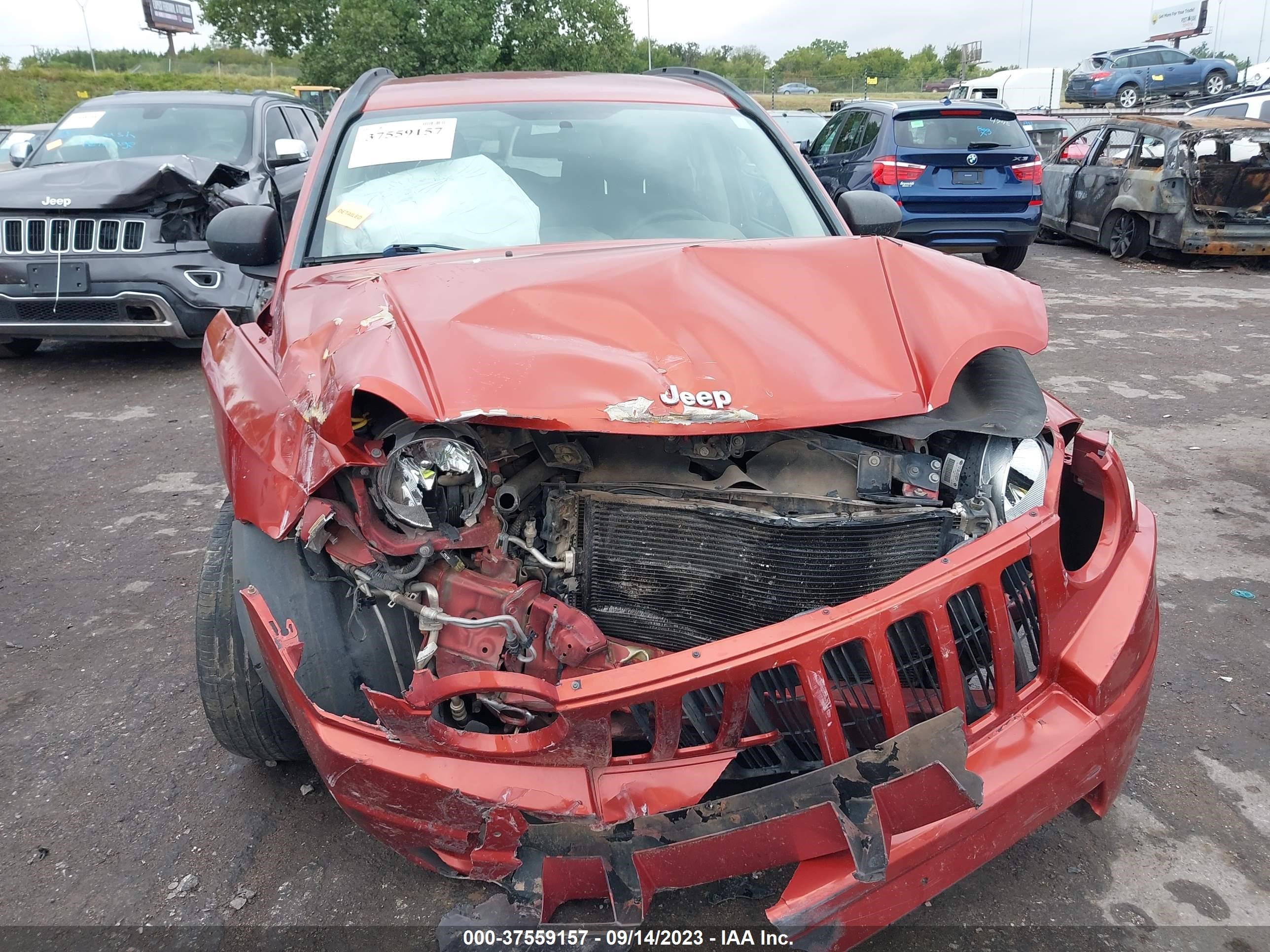 Photo 11 VIN: 1J4NT4FB7AD560437 - JEEP COMPASS 