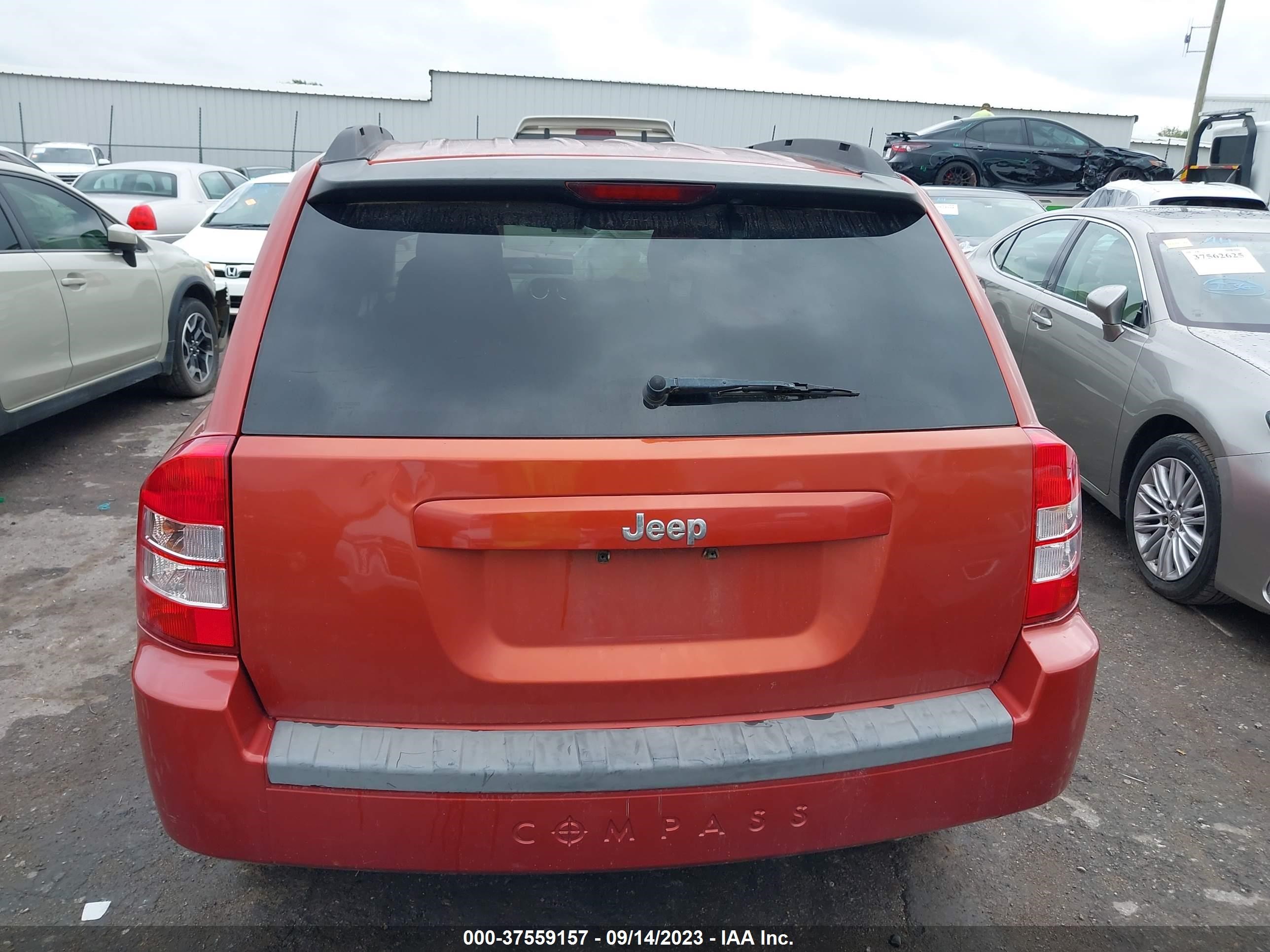 Photo 15 VIN: 1J4NT4FB7AD560437 - JEEP COMPASS 