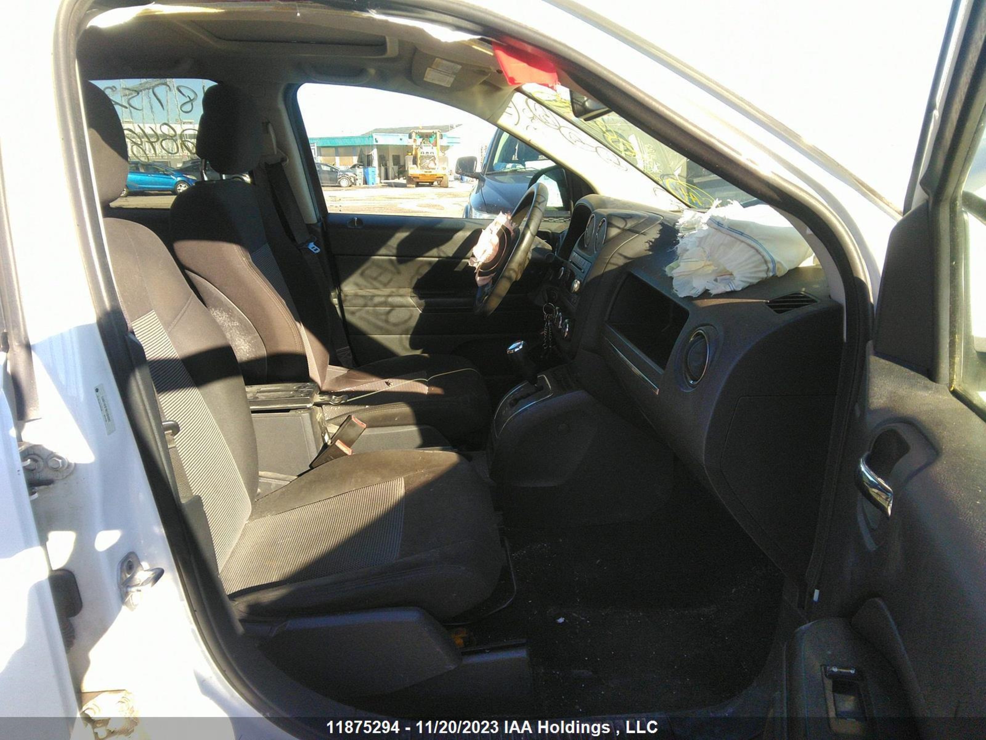 Photo 4 VIN: 1J4NT4FB7BD284889 - JEEP COMPASS 