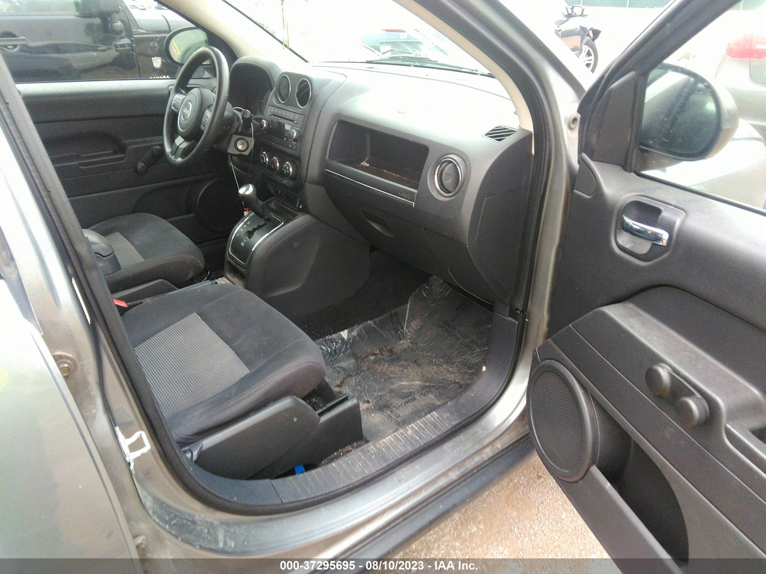 Photo 4 VIN: 1J4NT4FB9BD266927 - JEEP COMPASS 