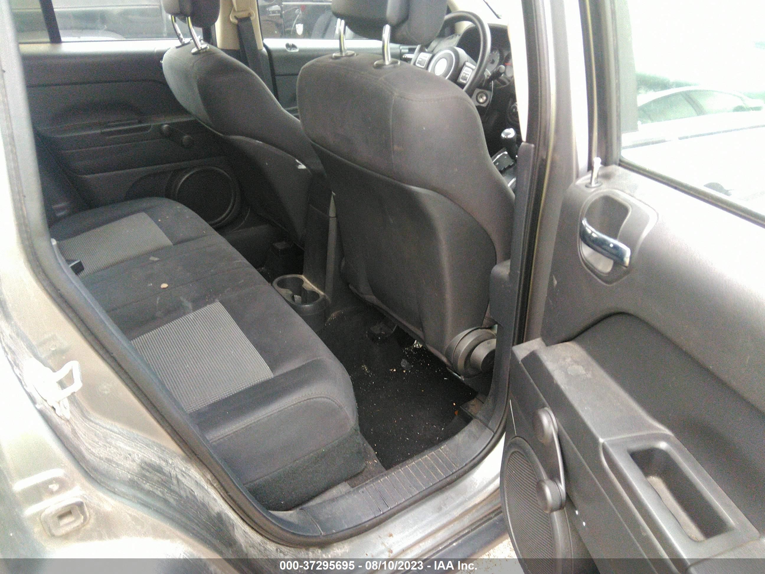 Photo 7 VIN: 1J4NT4FB9BD266927 - JEEP COMPASS 