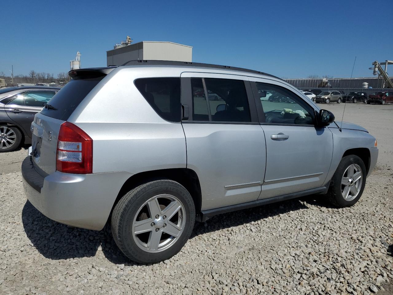 Photo 2 VIN: 1J4NT4FBXAD506887 - JEEP COMPASS 