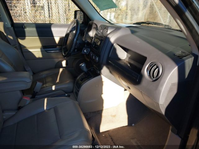 Photo 4 VIN: 1J4NT4GB2AD569609 - JEEP PATRIOT 