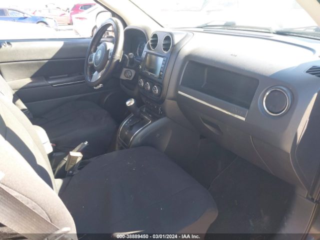 Photo 4 VIN: 1J4NT5FB2BD139801 - JEEP COMPASS 