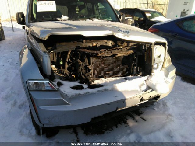 Photo 5 VIN: 1J4PN2GK0AW133093 - JEEP LIBERTY 