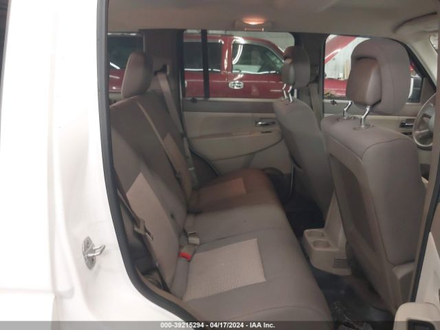 Photo 7 VIN: 1J4PN2GK0AW150637 - JEEP LIBERTY 