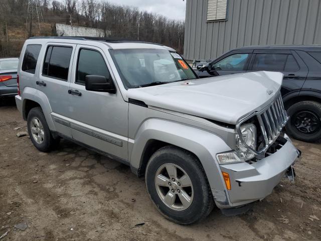 Photo 3 VIN: 1J4PN2GK0AW180852 - JEEP LIBERTY 