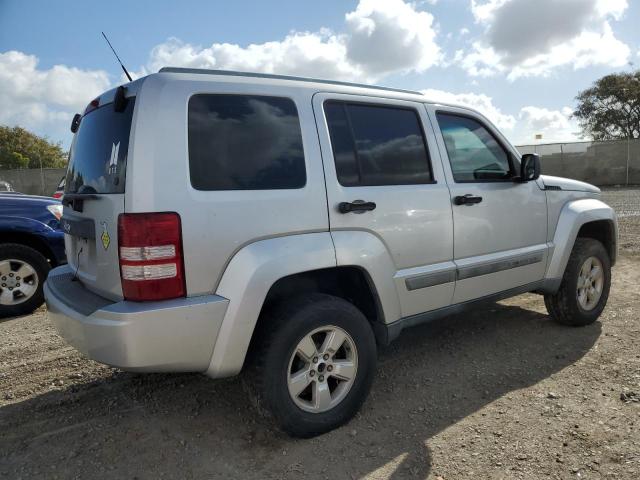 Photo 2 VIN: 1J4PN2GK0BW520440 - JEEP LIBERTY 