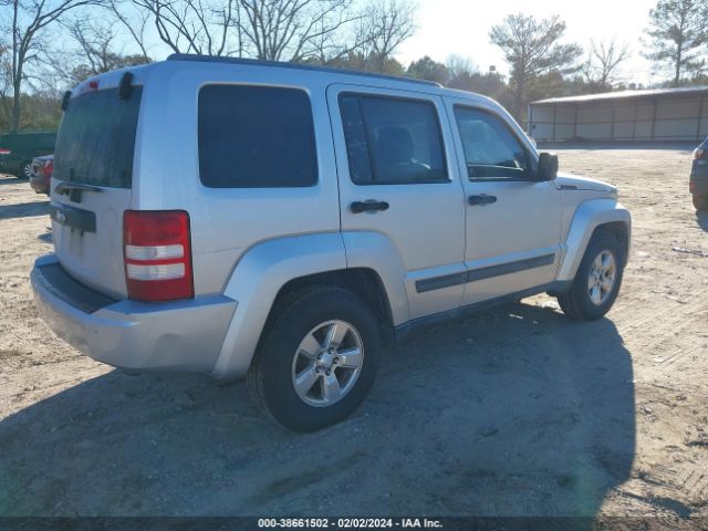 Photo 3 VIN: 1J4PN2GK0BW579570 - JEEP LIBERTY 