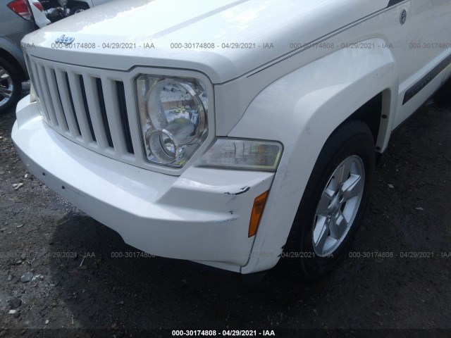 Photo 5 VIN: 1J4PN2GK1AW128372 - JEEP LIBERTY 