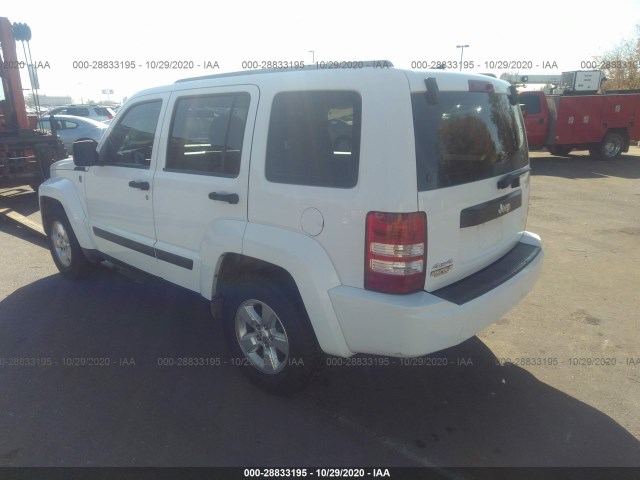 Photo 2 VIN: 1J4PN2GK1BW562437 - JEEP LIBERTY 