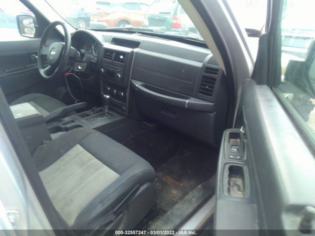 Photo 4 VIN: 1J4PN2GK2AW113234 - JEEP LIBERTY 