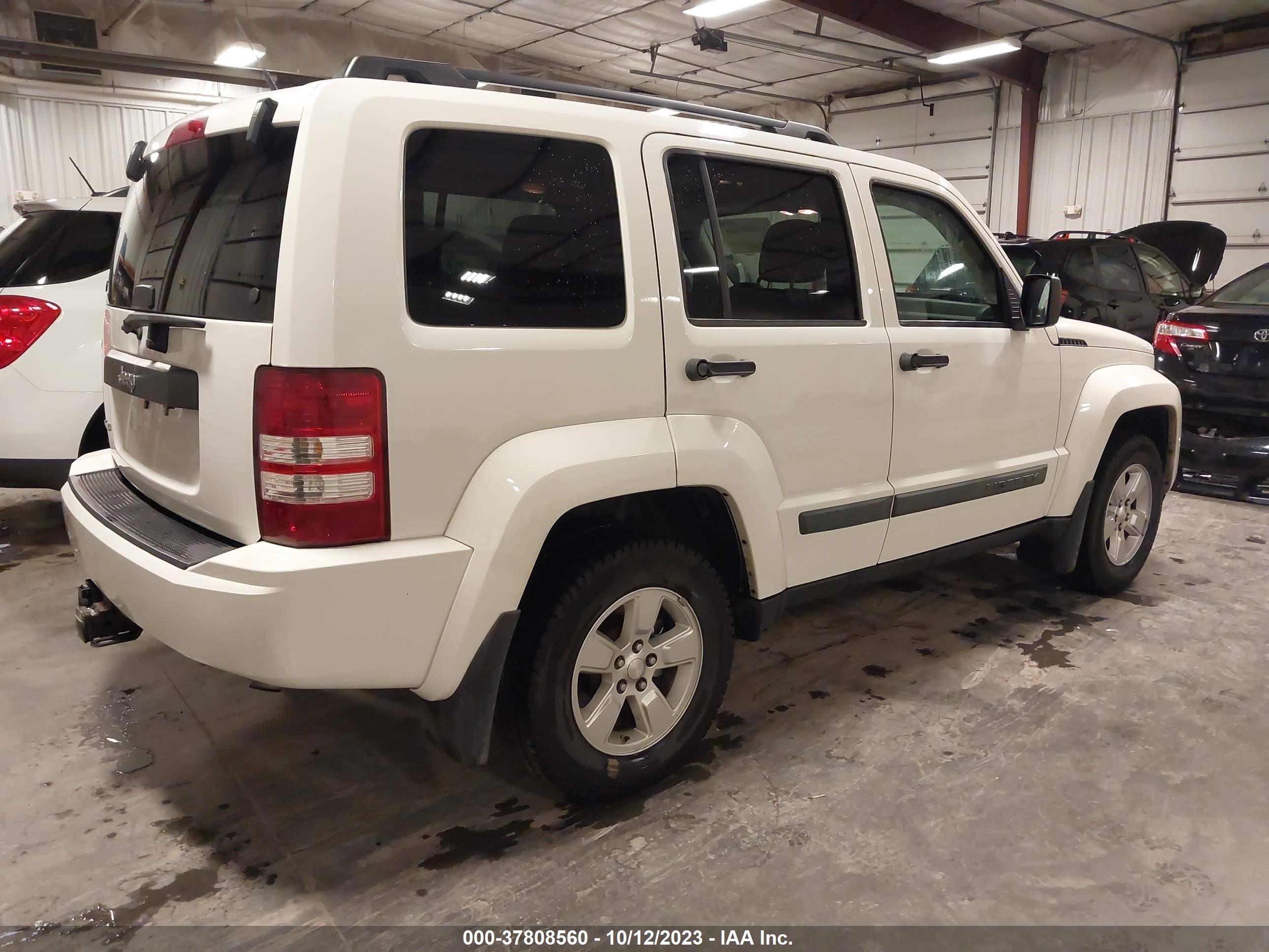 Photo 3 VIN: 1J4PN2GK2AW130051 - JEEP LIBERTY (NORTH AMERICA) 