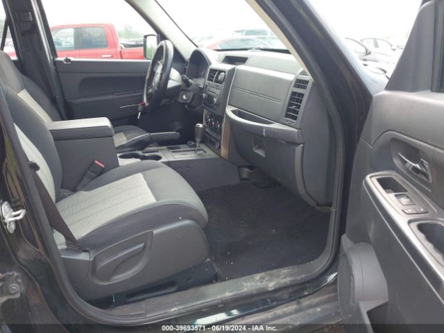 Photo 4 VIN: 1J4PN2GK2AW136092 - JEEP LIBERTY 