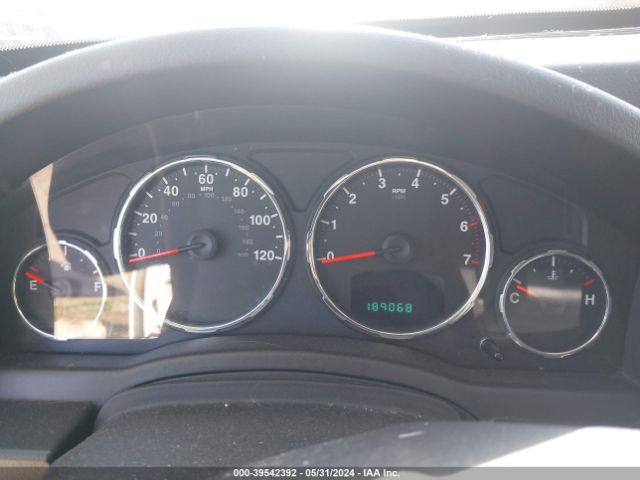 Photo 6 VIN: 1J4PN2GK2AW143723 - JEEP LIBERTY 