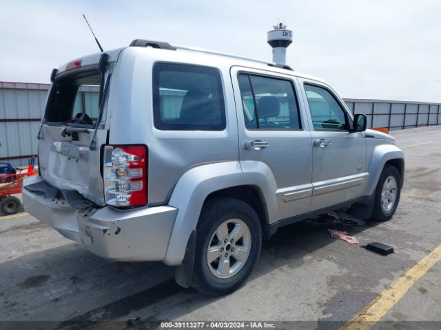 Photo 3 VIN: 1J4PN2GK2BW558607 - JEEP LIBERTY 