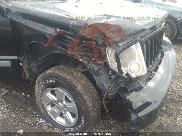 Photo 5 VIN: 1J4PN2GK2BW565296 - JEEP LIBERTY 