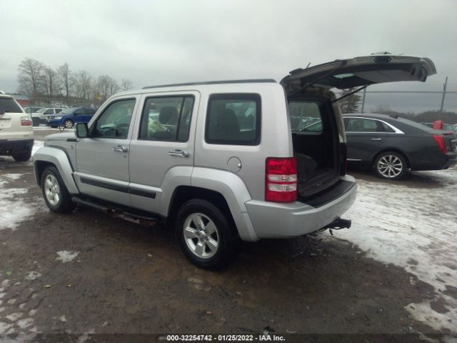 Photo 2 VIN: 1J4PN2GK2BW579912 - JEEP LIBERTY 