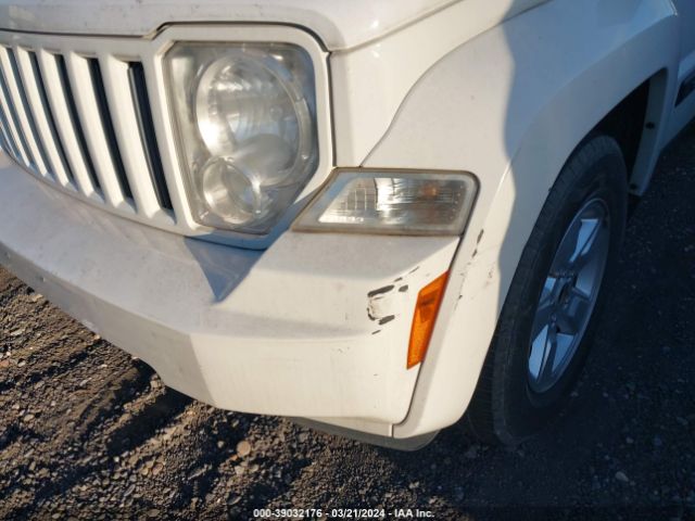 Photo 5 VIN: 1J4PN2GK3AW135937 - JEEP LIBERTY 