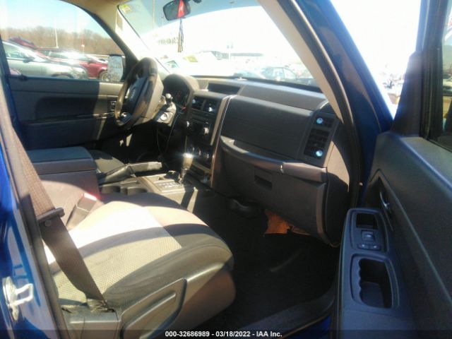 Photo 4 VIN: 1J4PN2GK3AW176729 - JEEP LIBERTY 