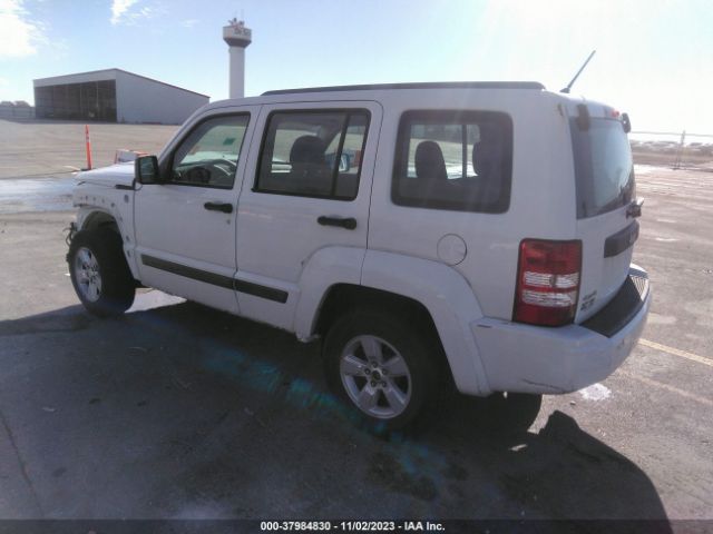 Photo 2 VIN: 1J4PN2GK3BW579322 - JEEP LIBERTY 