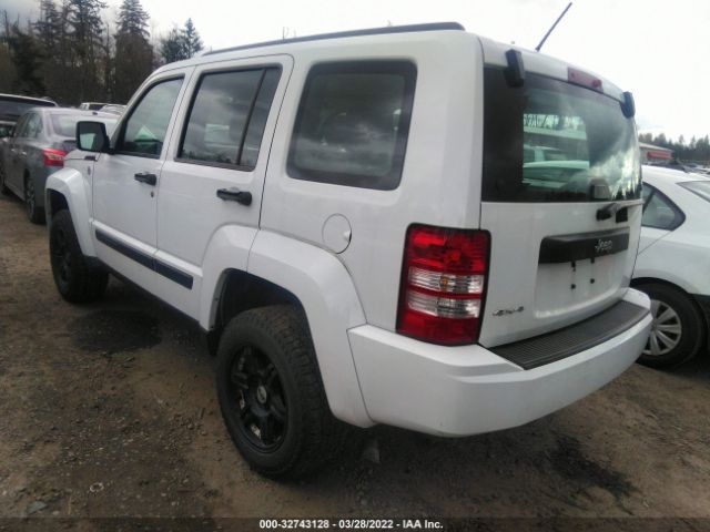 Photo 2 VIN: 1J4PN2GK3BW587744 - JEEP LIBERTY 