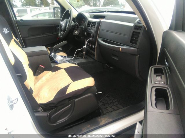 Photo 4 VIN: 1J4PN2GK3BW587744 - JEEP LIBERTY 