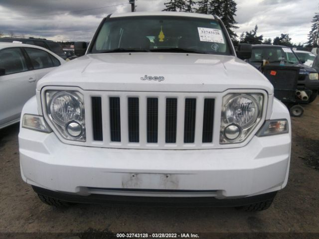 Photo 5 VIN: 1J4PN2GK3BW587744 - JEEP LIBERTY 