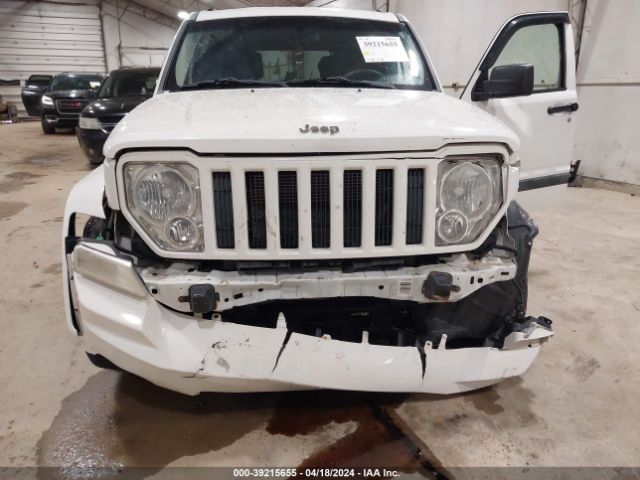 Photo 5 VIN: 1J4PN2GK4AW166422 - JEEP LIBERTY 