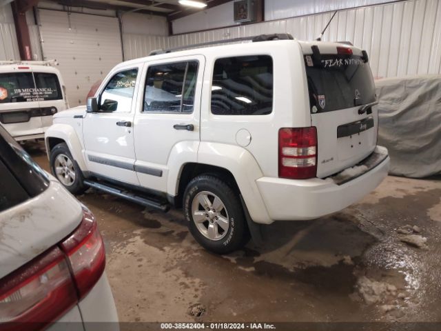 Photo 2 VIN: 1J4PN2GK4BW520831 - JEEP LIBERTY 