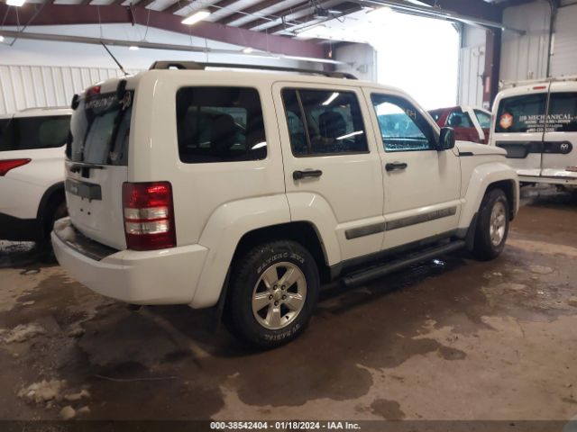 Photo 3 VIN: 1J4PN2GK4BW520831 - JEEP LIBERTY 