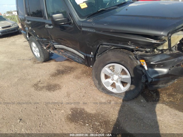 Photo 5 VIN: 1J4PN2GK4BW535281 - JEEP LIBERTY 