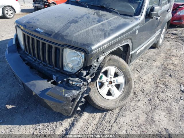 Photo 5 VIN: 1J4PN2GK4BW565333 - JEEP LIBERTY 